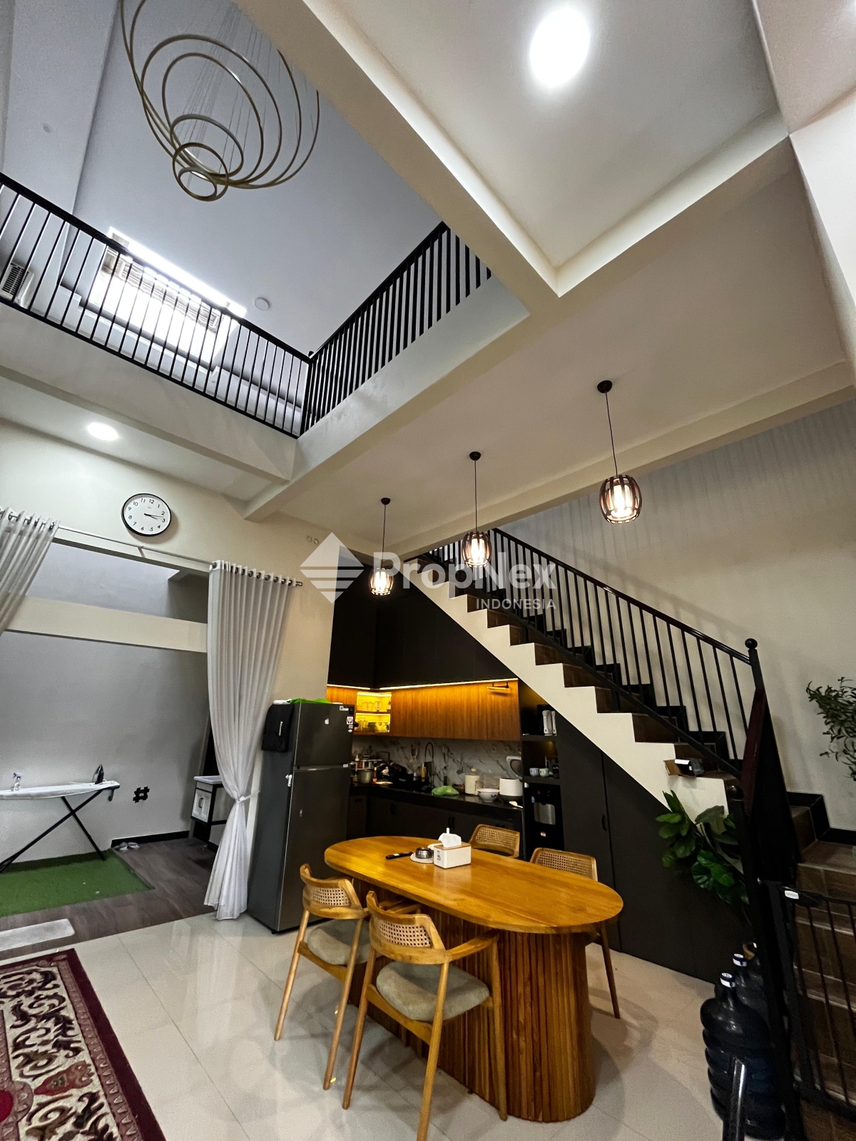 Rumah Modern Bangunan Baru Puri Surya Jaya Sidoarjo — foto 10